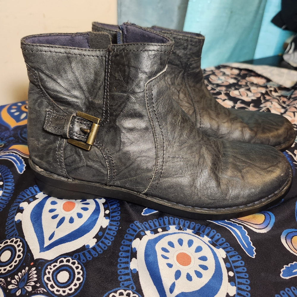 Clarks Bendables Grey Ankle Boots with Buckle Side Zipper Size 9
